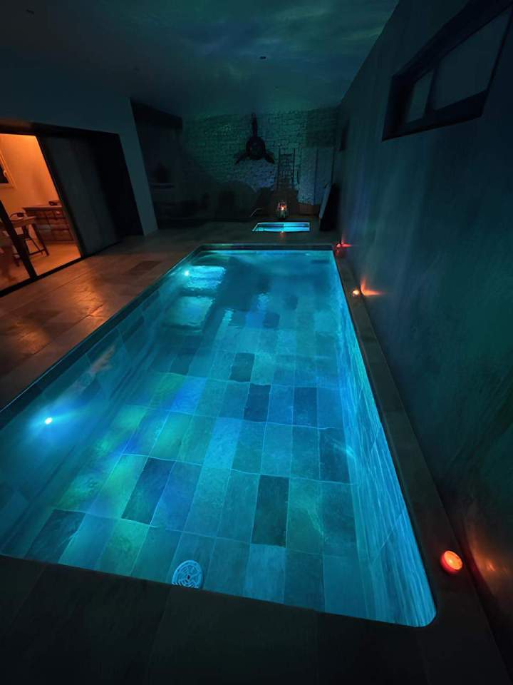 Location de gîte avec piscine intérieure MONDRAGON