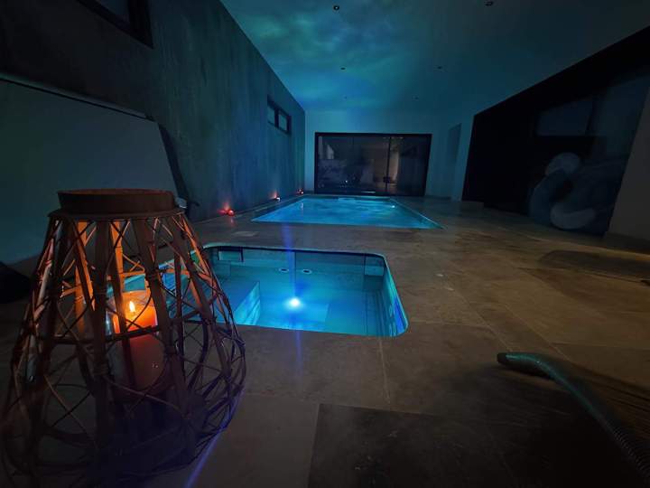 Un espace détente avec une eau chauffée toute l'année.