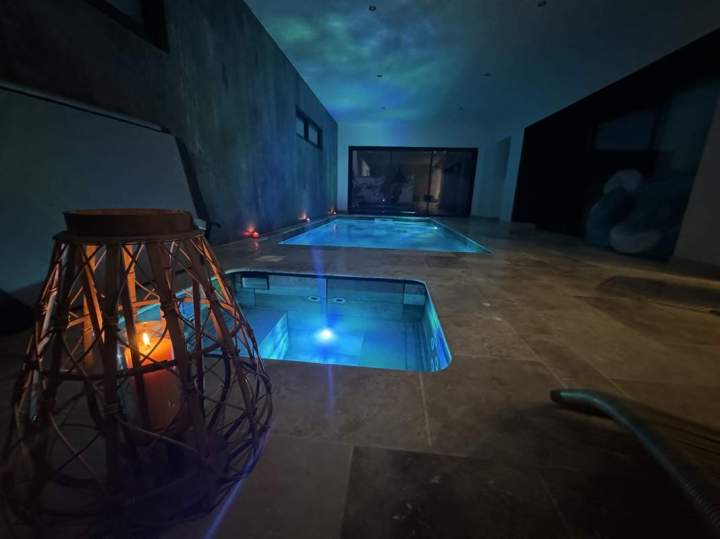 Location saisonnière dotée d’une piscine intérieure à Mondragon