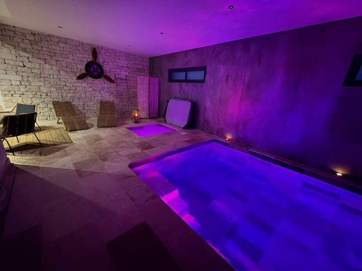 Gîte avec piscine intérieure Mondragon
